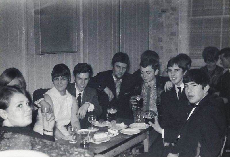 l to r: ???, Jackie Wolstenholme, Mike Gregory, Al Jones, Keith Wolstenholme, Paul Reay, ???